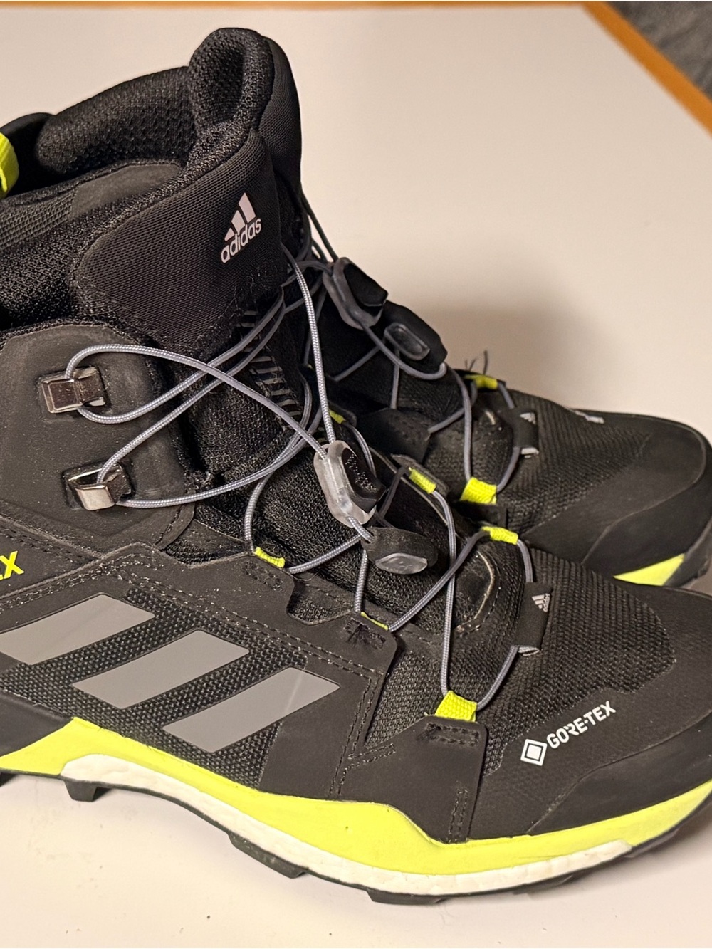 Men’s ADIDAS TERREX GORE TEX BOOST Mid Hiking Boots Black Green Sz 7 WORN ONCE!